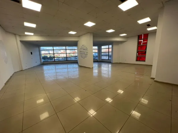 Jepet me qira ambient biznesi, 1400€ , Astir, prane Unazes