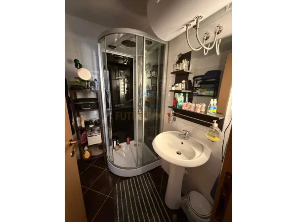 Tirane, shes apartament 2+1+Ballkon Kati 1, 106 m² 160.000 € (Fresku)