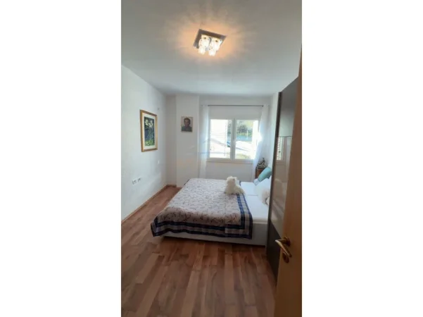 Tirane, shes apartament 2+1+Ballkon Kati 1, 106 m² 160.000 € (Fresku)