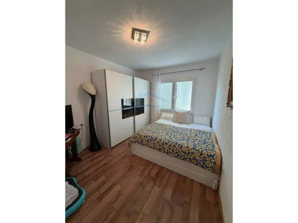 Tirane, shes apartament 2+1+Ballkon Kati 1, 106 m² 160.000 € (Fresku)