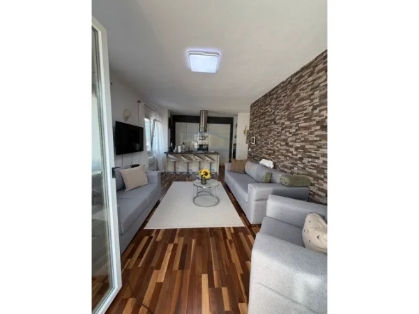 Tirane, shes apartament 2+1+Ballkon Kati 1, 106 m² 160.000 € (Fresku)