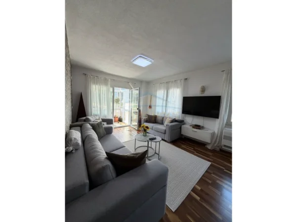 Tirane, shes apartament 2+1+Ballkon Kati 1, 106 m² 160.000 € (Fresku)