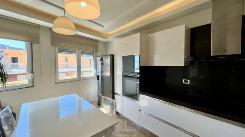 Jepet me Qera: 3+1+2wc+1Post Parkimi🅿️📍Kopshti Zologjik (Pallati i Pavarotit) - 1200€ - Kati.6 - Sp.145m² || 4 min ne kembe nga Liqeni Artificial🏃