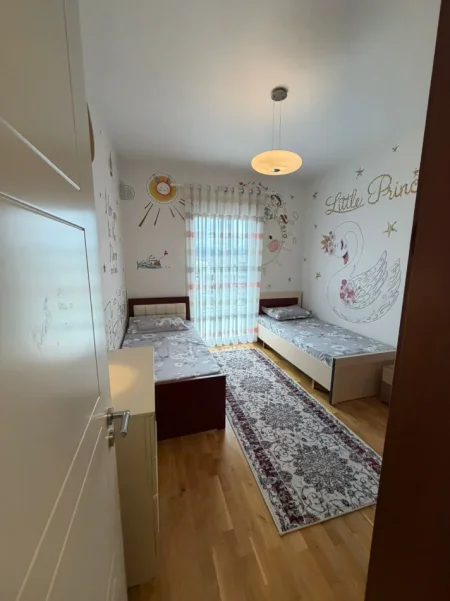 Tirane, jepet me qera apartament 2+1 , 95 m² 900 € (Kopshti Botanik)