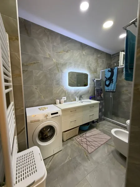Tirane, jepet me qera apartament 2+1 , 95 m² 900 € (Kopshti Botanik)
