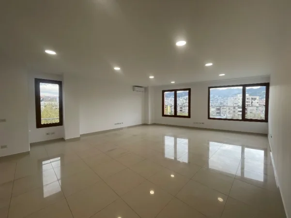 Tirane, jepet me qera zyre Kati 4, 187 m² 2.500 € (Hilton Garden Inn)