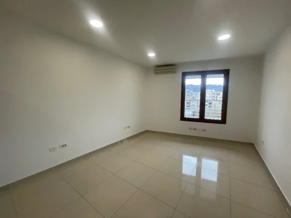 Tirane, jepet me qera zyre Kati 4, 187 m² 2.500 € (Hilton Garden Inn)