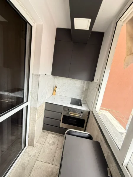 Tirane, jepet me qera 2+1 ,
