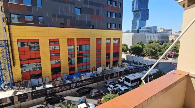 Tirane, jepet me qera zyre Kati 7, 130 m² 900 € (PRANE HOTEL INTERNACIONAL)