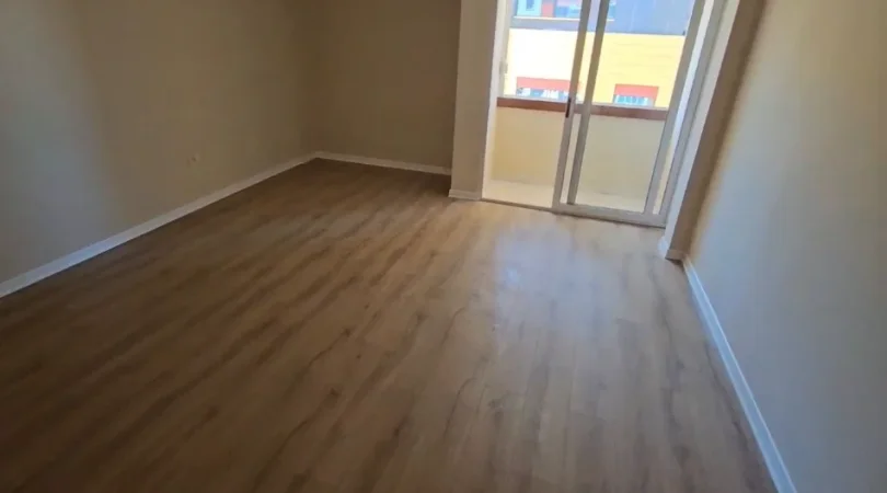 Tirane, jepet me qera zyre Kati 7, 130 m² 900 € (PRANE HOTEL INTERNACIONAL)