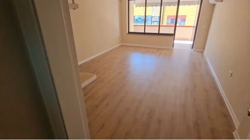 Tirane, jepet me qera zyre Kati 7, 130 m² 900 € (PRANE HOTEL INTERNACIONAL)