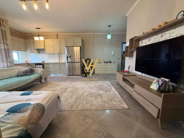 Tirane, jepet me qera apartament 2+1+Ballkon Kati 4, 101 m² 210.000 € (SHKOLLA E BASHKUAR)