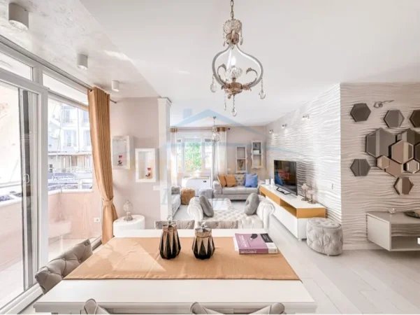 Tirane, jepet me qera apartament 2+1 Kati 2, 89 m² 1.300 € (Kopshti Zoologjik, pranë Pavarotti Pizzeria.)