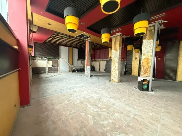 Tirane, jepet me qera lokal Kati 0, 200 m² 700 € (rruga e dibres)