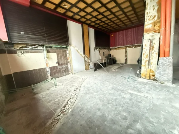 Tirane, jepet me qera lokal Kati 0, 200 m² 700 € (rruga e dibres)