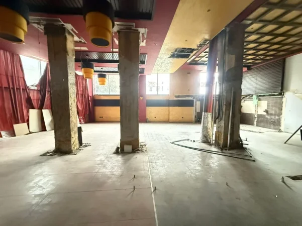 Tirane, jepet me qera lokal Kati 0, 200 m² 700 € (rruga e dibres)