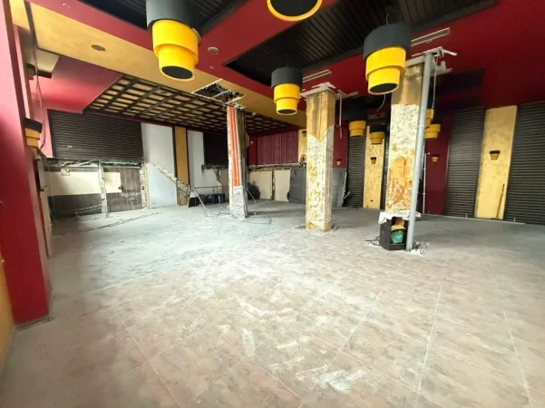 Tirane, jepet me qera lokal Kati 0, 200 m² 700 € (rruga e dibres)