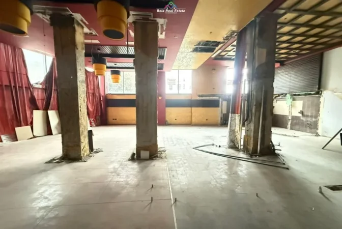 Tirane, jepet me qera lokal Kati 0, 180 m² 700 € (Rruga e dibres)