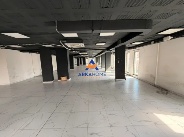 Tirane, jepet me qera zyre Kati 1, 1.077 m² 15.000 € 