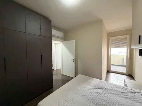 Tirane, jepet me qera apartament 2+1 , 85 m² 600 € (Yzberisht)