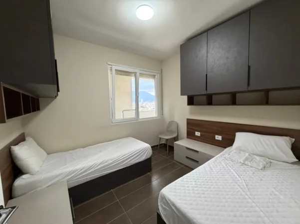 Tirane, jepet me qera apartament 2+1 , 85 m² 600 € (Yzberisht)
