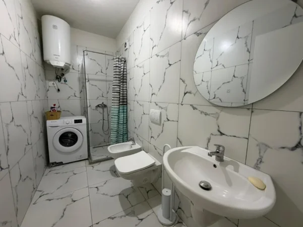Tirane, jepet me qera apartament 2+1 , 85 m² 600 € (Yzberisht)