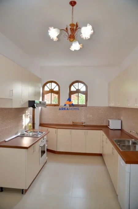 Tirane, jepet me qera apartament 3 Katshe Kati 4, 450 m² 1.500 € 