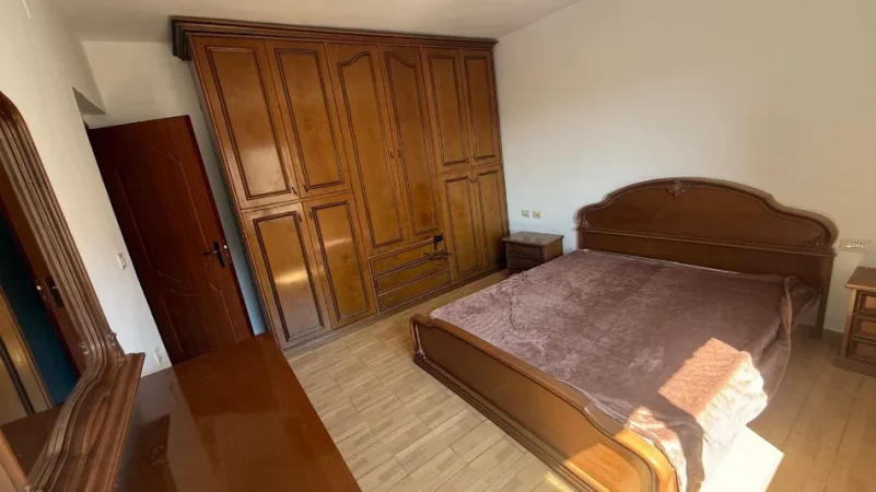 Tirane, jepet me qera apartament 1+1 Kati 5, 60 m² 400 € (PAZARI I RI)