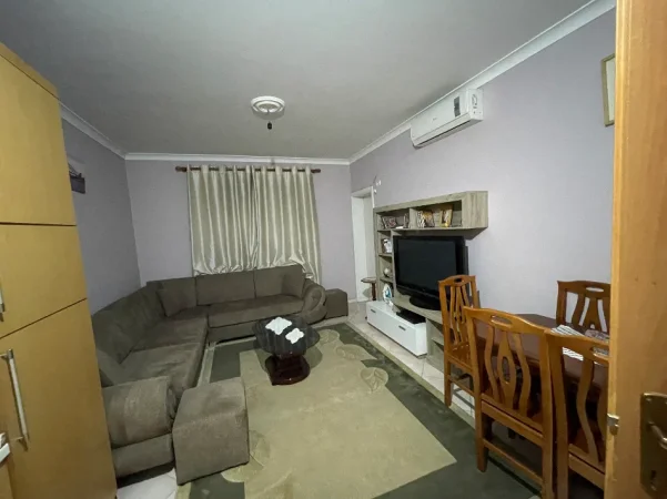 Tirane, jap me qera apartament 1+1+Ballkon Kati 4, 74 m² 400 €