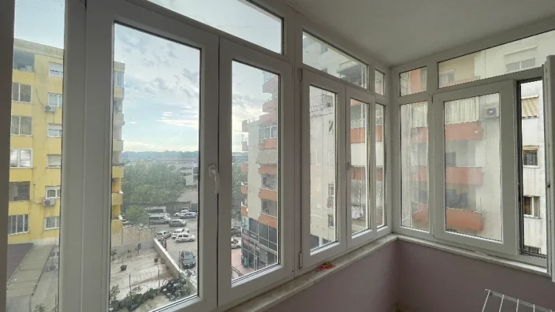 Tirane, jap me qera apartament 1+1+Ballkon Kati 4, 74 m² 400 €