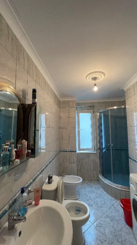 Tirane, jap me qera apartament 1+1+Ballkon Kati 4, 74 m² 400 €