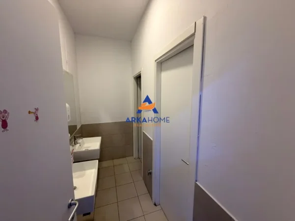 Tirane, jepet me qera ambjent biznesi Kati 0, 361 m² 5.700 € 