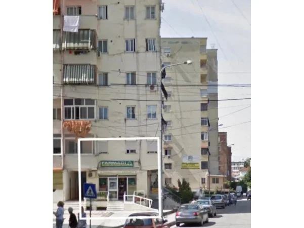 Tirane, shitet dyqan Kati 0, 63 m² 130.000 € (Porcelan)