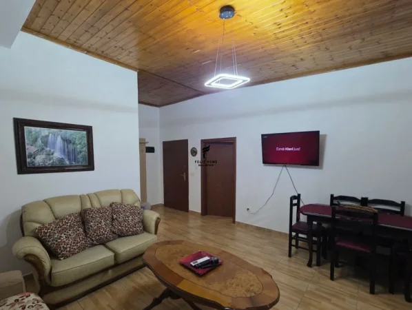 Tirane, jepet me qera apartament 1+1 Kati 4, 75 m² 400 € (VARRI BAMIT)