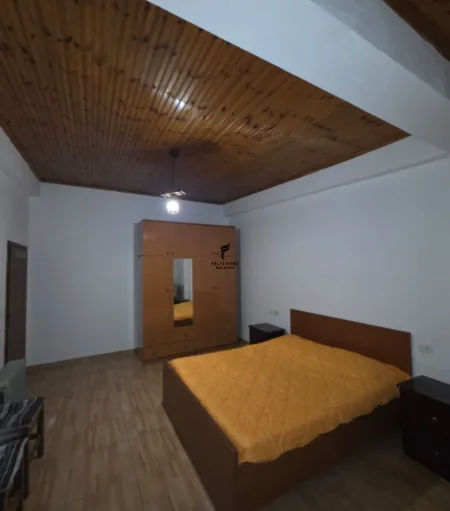 Tirane, jepet me qera apartament 1+1 Kati 4, 75 m² 400 € (VARRI BAMIT)