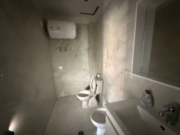 Tirane, jepet me qera zyre Kati 4, 95 m² 800 € (Qender Taivani Shallvare)