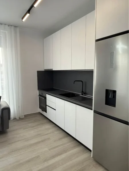Tirane, jepet me qera 2+1 , 100 m² 900 € (Pranë Bulevardit të Ri)