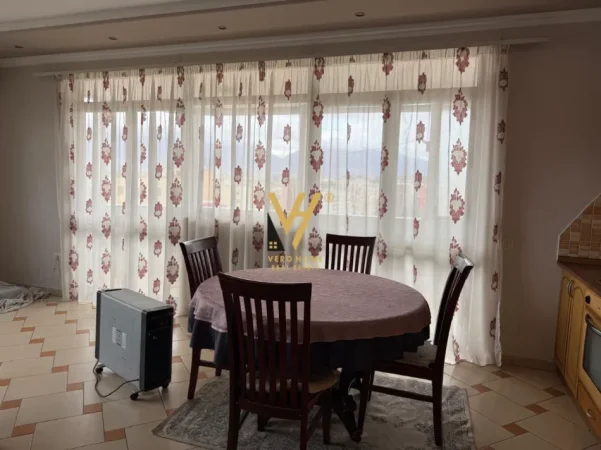 Tirane, jepet me qera apartament 1+1+Ballkon Kati 10, 100 m² 520 € (KOMUNA E PARISIT)