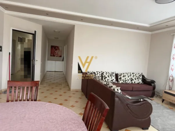 Tirane, jepet me qera apartament 1+1+Ballkon Kati 10, 100 m² 520 € (KOMUNA E PARISIT)