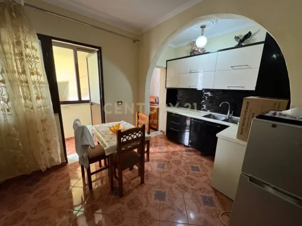 Tirane, shitet apartament 2+1+Ballkon Kati 5, 85 m² 140.000 € (Laprake prane KMY)