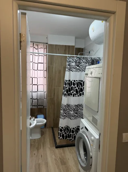 Tirane, jepet me qera apartament 3+1+Ballkon Kati 3, 90 m² 550 € (https://maps.google.com/?q=41.308064,19.803331)