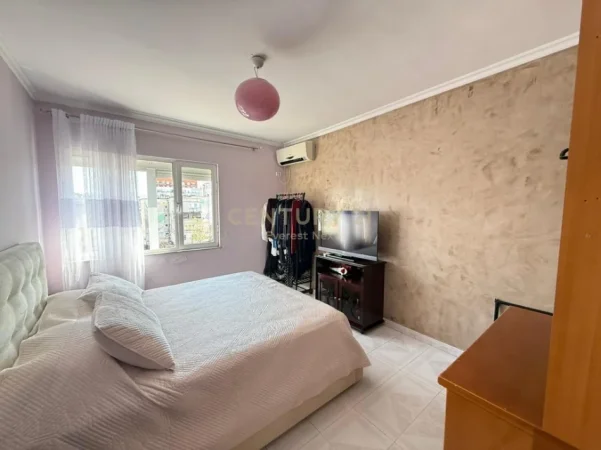 Tirane, shitet apartament 2+1+Ballkon Kati 5, 72 m² 145.000 € (Sheshi Shtraus,Xhamllik)