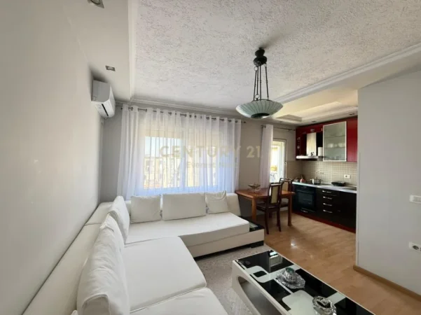 Tirane, shitet apartament 2+1+Ballkon Kati 5, 72 m² 145.000 € (Sheshi Shtraus,Xhamllik)