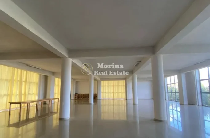 Durres, jepet me qera ambjent biznesi Kati 1, 377 m² 800 € (Durres)