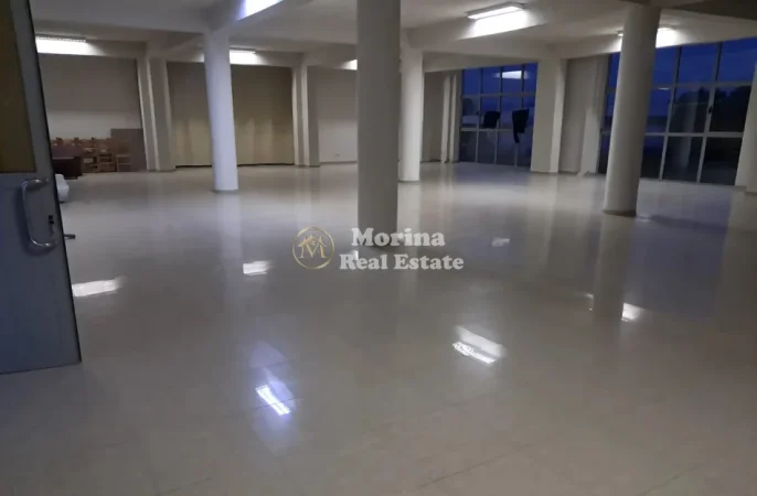 Durres, jepet me qera ambjent biznesi Kati 1, 377 m² 800 € (Durres)