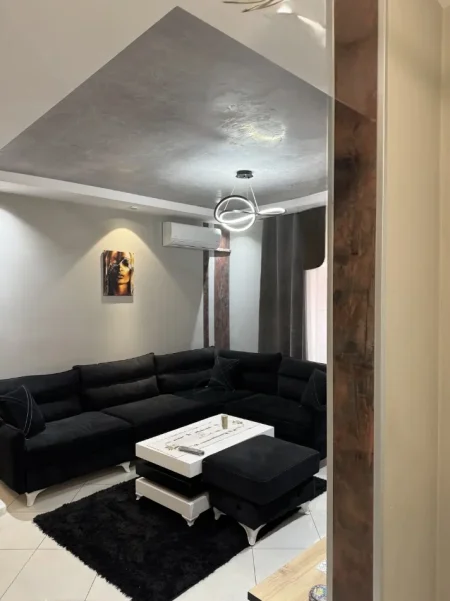 Tirane, jepet me qera apartament 3+1+Ballkon Kati 3, 90 m² 550 € (Kopshti Botanik, Prane Fratarit)