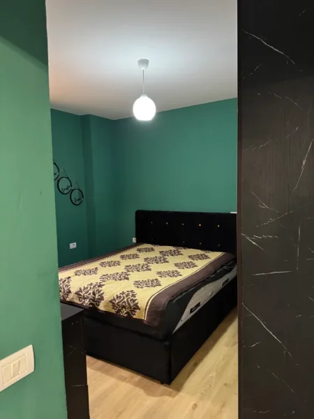 Tirane, jepet me qera apartament 3+1+Ballkon Kati 3, 90 m² 550 € (Kopshti Botanik, Prane Fratarit)