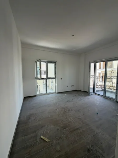 Tirane, shitet apartament 3+1 , 151 m² 273.350 € (Sauk)