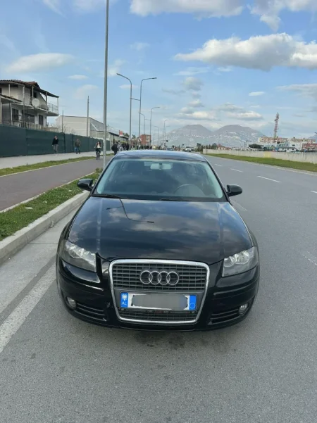 Tirane, shitet makine Shitet Audi A3 2 TDI Nafte Nafte, blu e errët manuale Kondicioner 18.999 km 3.400 €