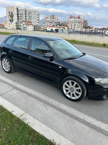 Tirane, shitet makine Shitet Audi A3 2 TDI Nafte Nafte, blu e errët manuale Kondicioner 18.999 km 3.400 €